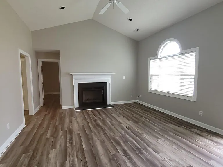 1504 Greys Mill Rd — Photo 2