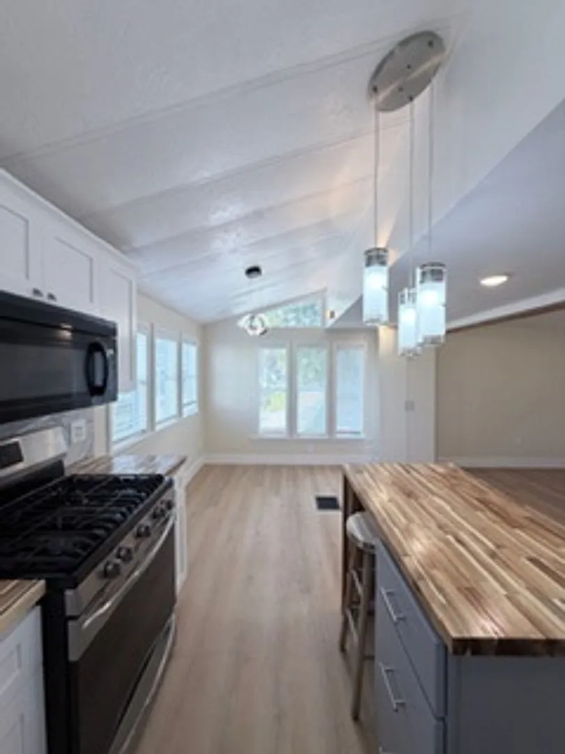 Renovated 2 bedroom 1 Bath For Rent in St Cloud — Photo 3