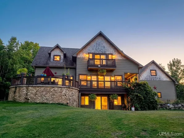 330 Little Lake Rd, Marquette, MI 49855