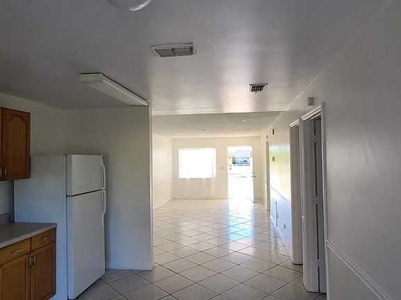 4th image of 4321 Continental Blvd