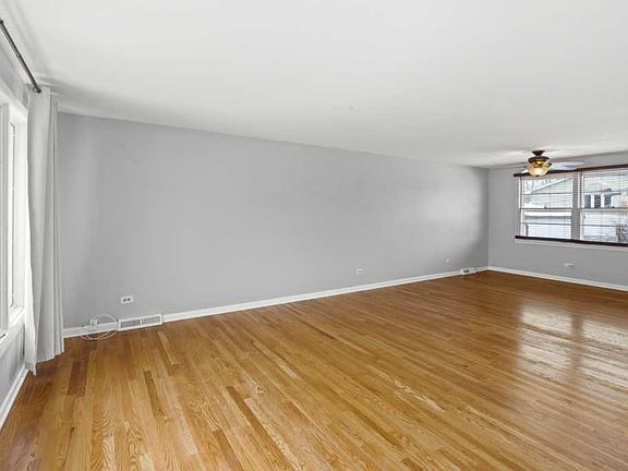 3rd image of 5612 W 98th Pl