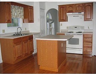 3rd image of 138 Stratford Ct