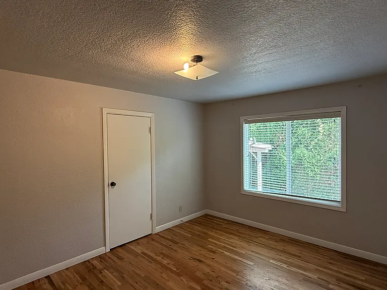 3120 Willamette Dr N — Photo 18