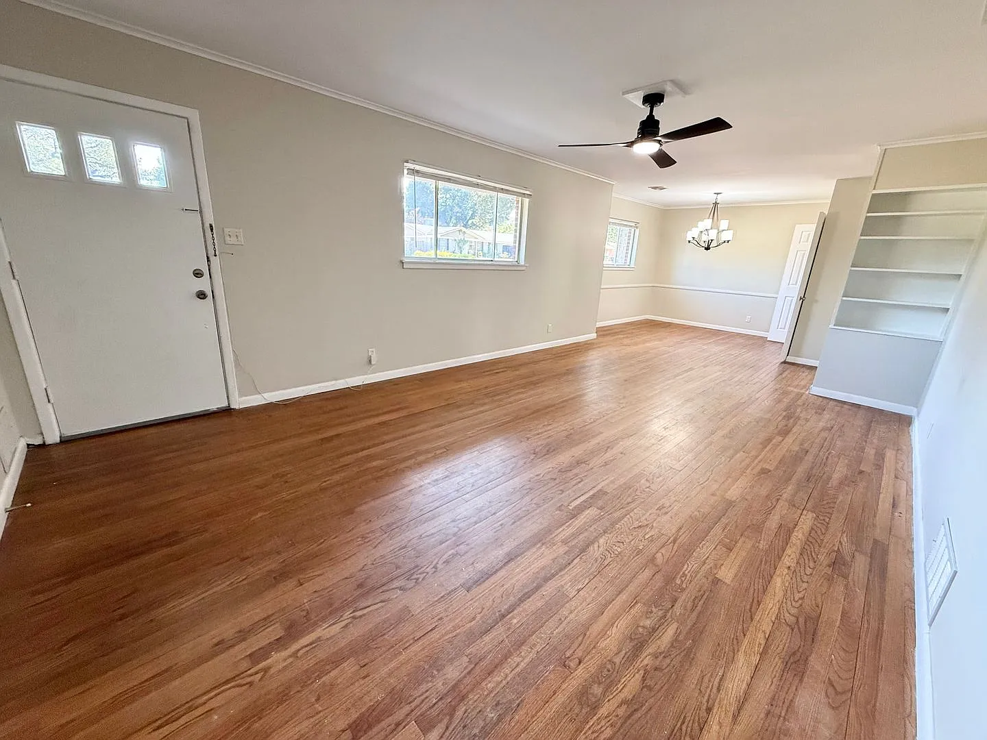 Spacious 3-bed/2-bath! — Photo 3