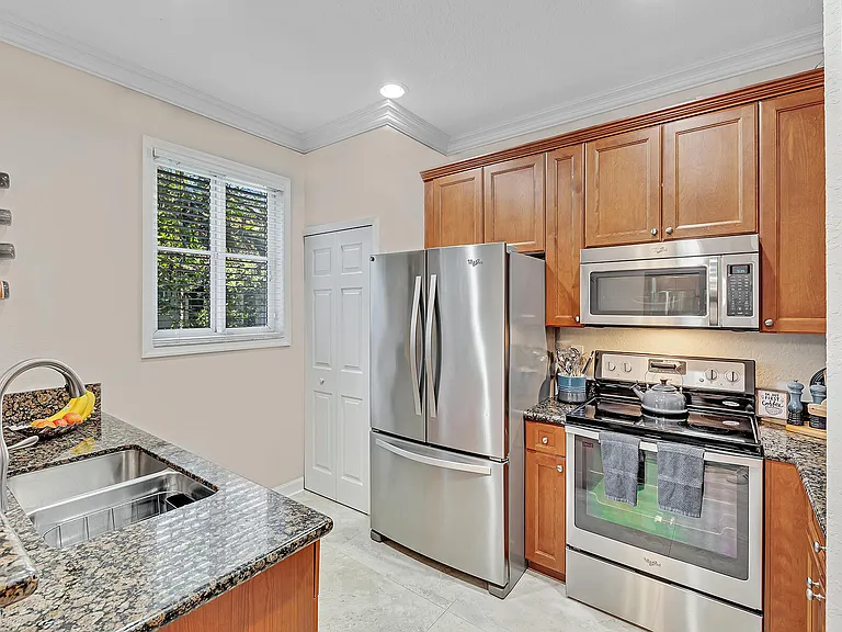 323 Bayfront Dr — Photo 18