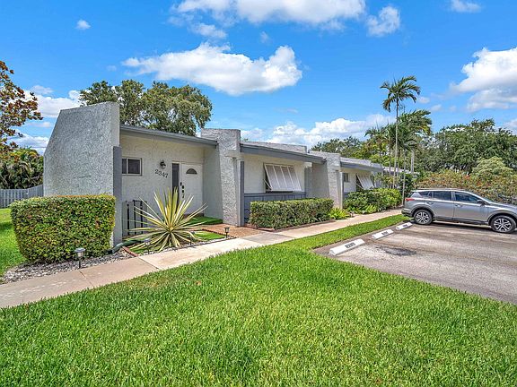 3rd image of 2347 N 37th Avenue