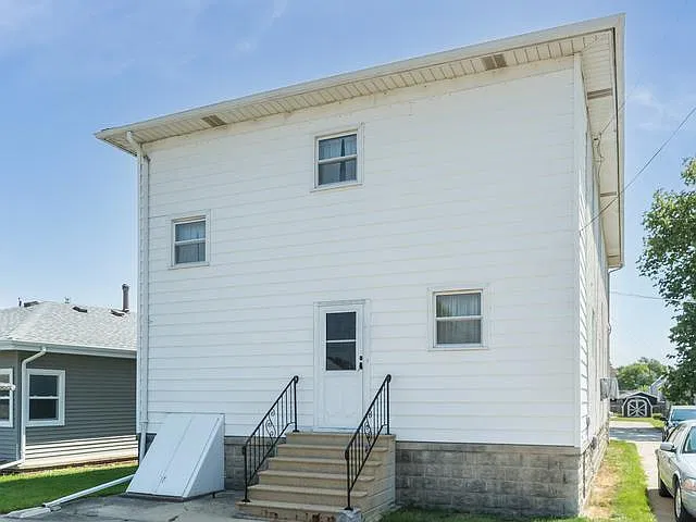 3 bed, 1200 sqft, $1,895 — Photo 2