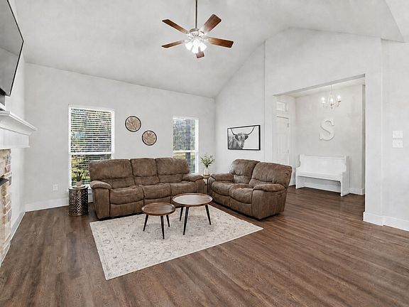 4th image of 824 E Northside Dr