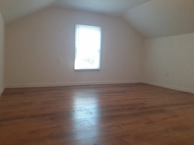 124 Lawrence St — Photo 10