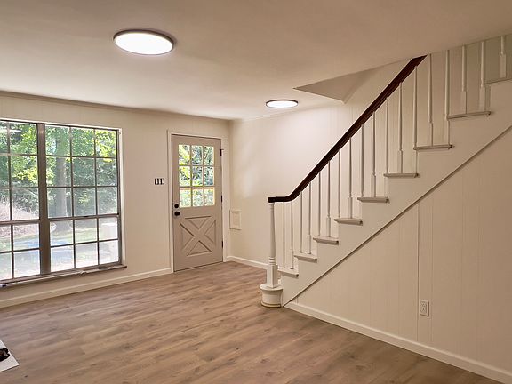 5th image of 522 Oak Hill Dr
