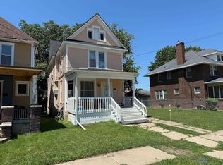 704 S Carroll Ave, Freeport, IL