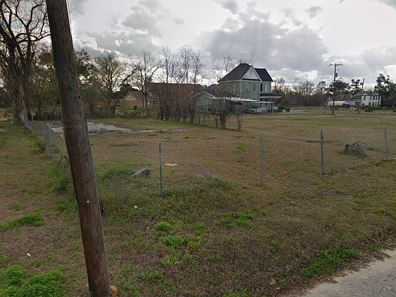 3rd image of 440 Shamrock St