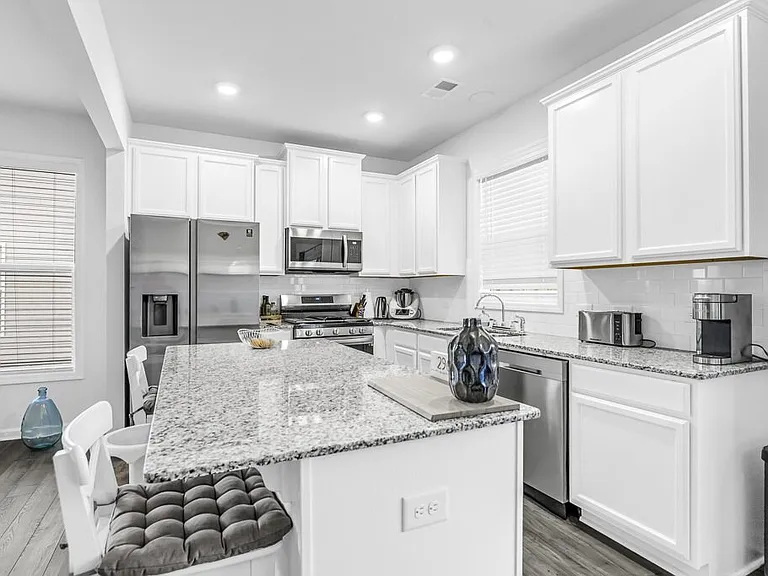 329 Hartland Pl — Photo 10