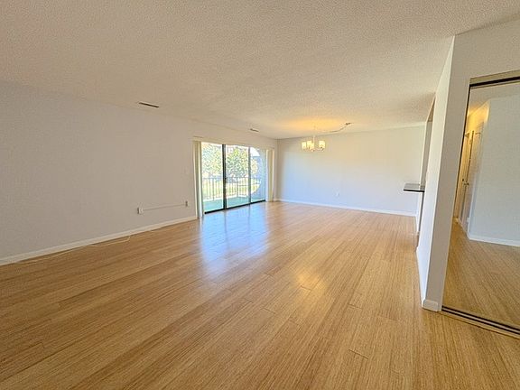 4th image of 1002 Paradise Rd APT 3R