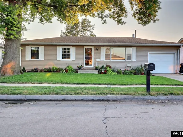1645 Mayfair Ave, Fremont, NE 68025