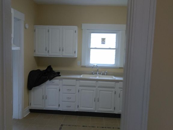 5th image of 908 Malvern St