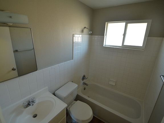 4th image of 5521 S Delaware St APT 5