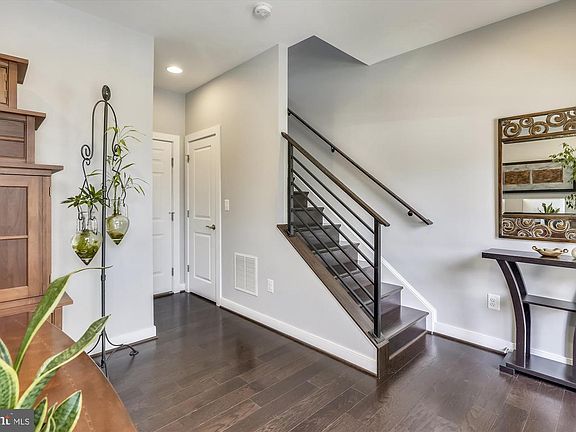 3rd image of 247 Crown Park Ave