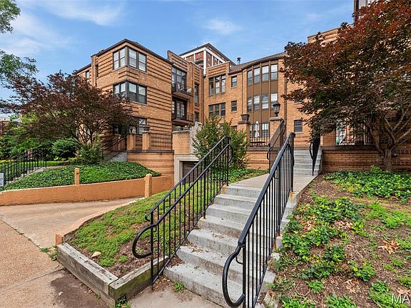 2nd image of 703 Westwood Dr APT 1B