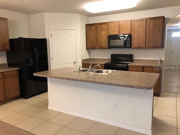 4th image of 808 Parkmore Dr