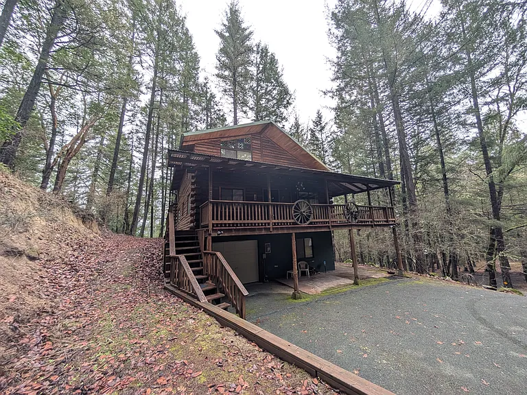 7312 E Evans Creek Rd — Photo 2