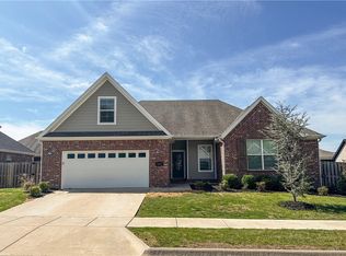3043 E Peaceful Dr, Fayetteville, AR 72701