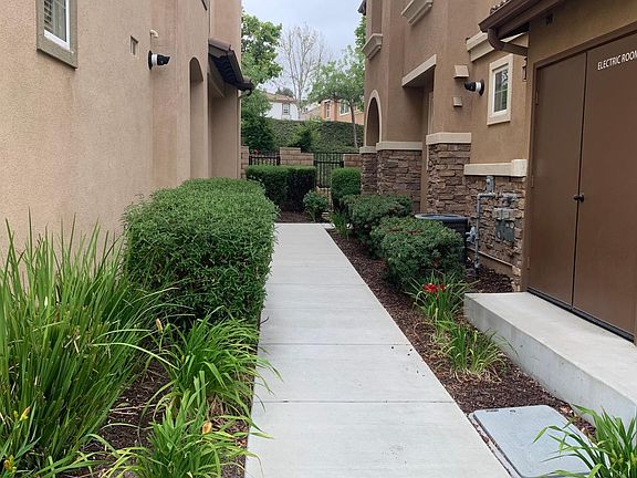 2nd image of 42918 Avenida Amistad