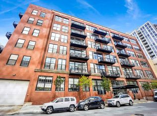 525 W Superior St APT 322, Chicago, IL 60654