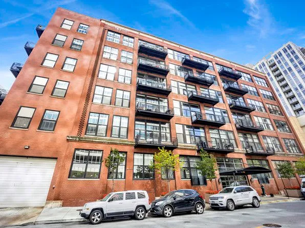 525 W Superior St APT 322, Chicago, IL 60654