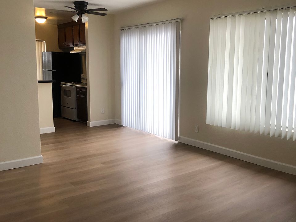 2nd image of 532 S Gramercy Pl