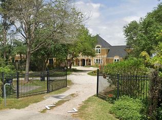 1319 Kipp Ave, Kemah, TX 77565
