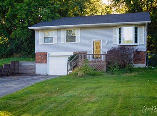 912 Florence St, McHenry, IL 60051