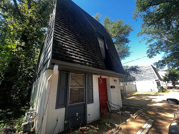 3rd image of 517 E 5th St
