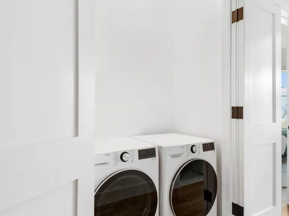 1174 Putnam Avenue image 12 of 13