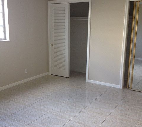 5th image of 301 NE 14th Ave APT 207