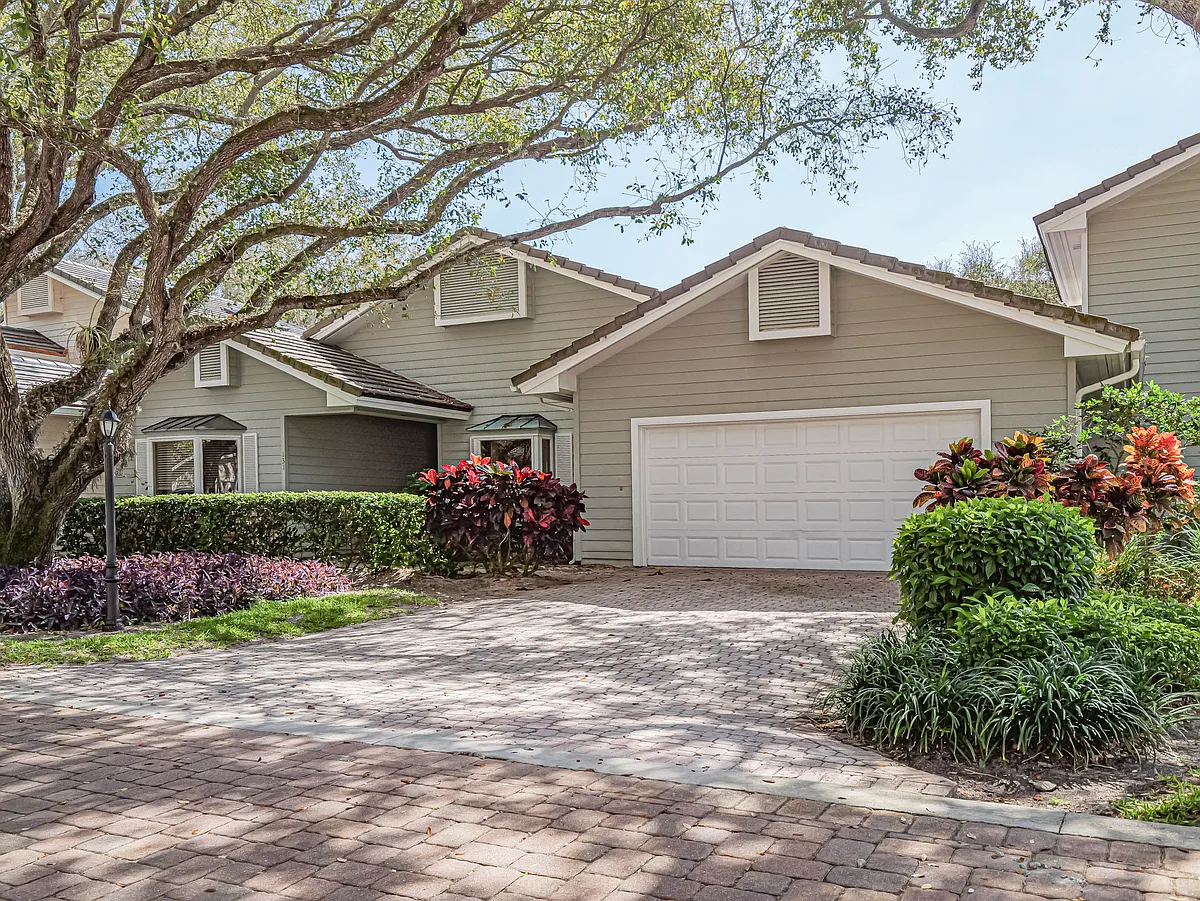 Building Photo - 131 Peppertree Dr #21