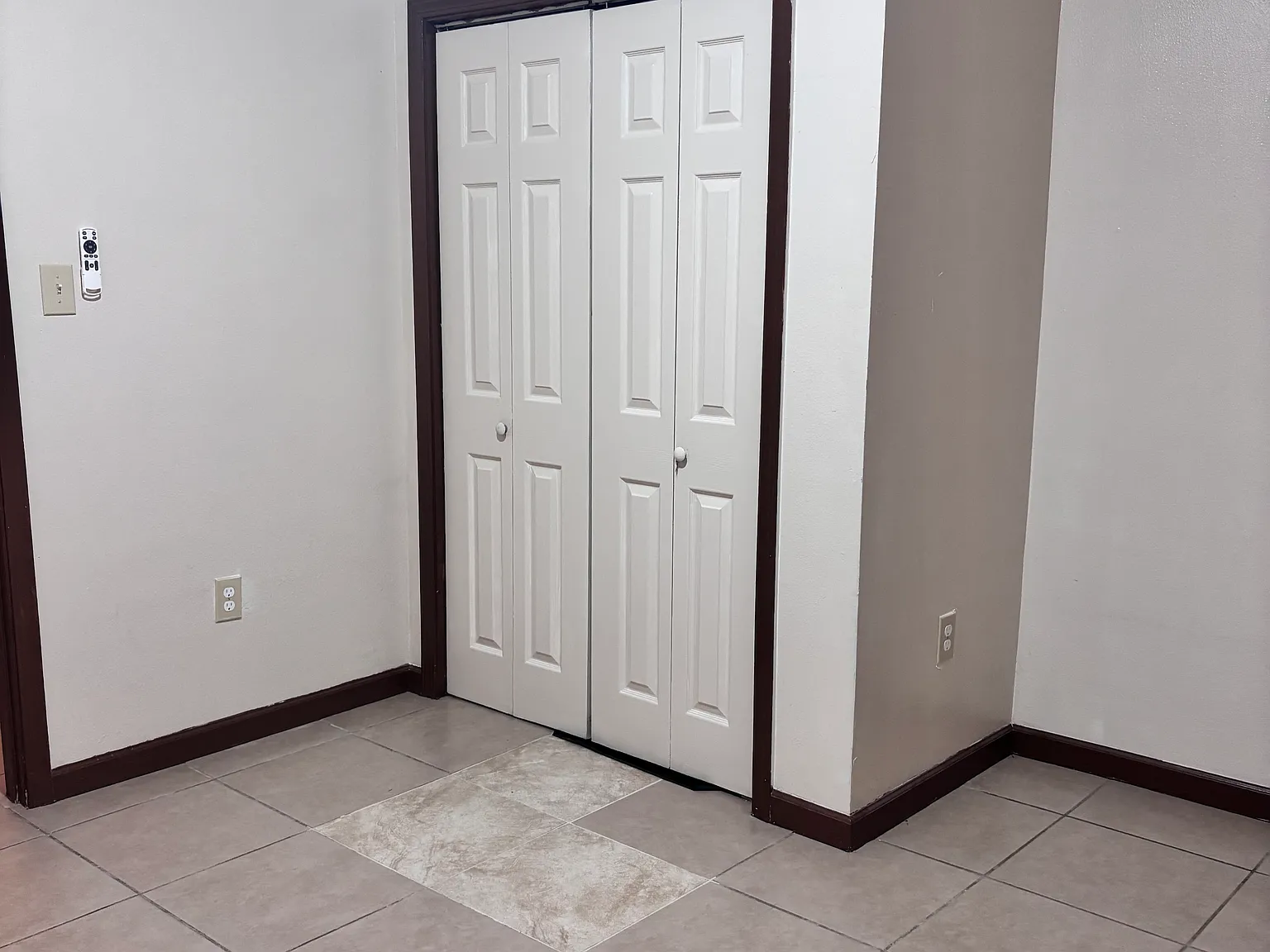 3 bed, 1100 sqft, $1,800 — Photo 2