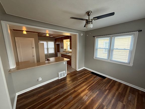 5th image of 114 W Poinsetta Ave