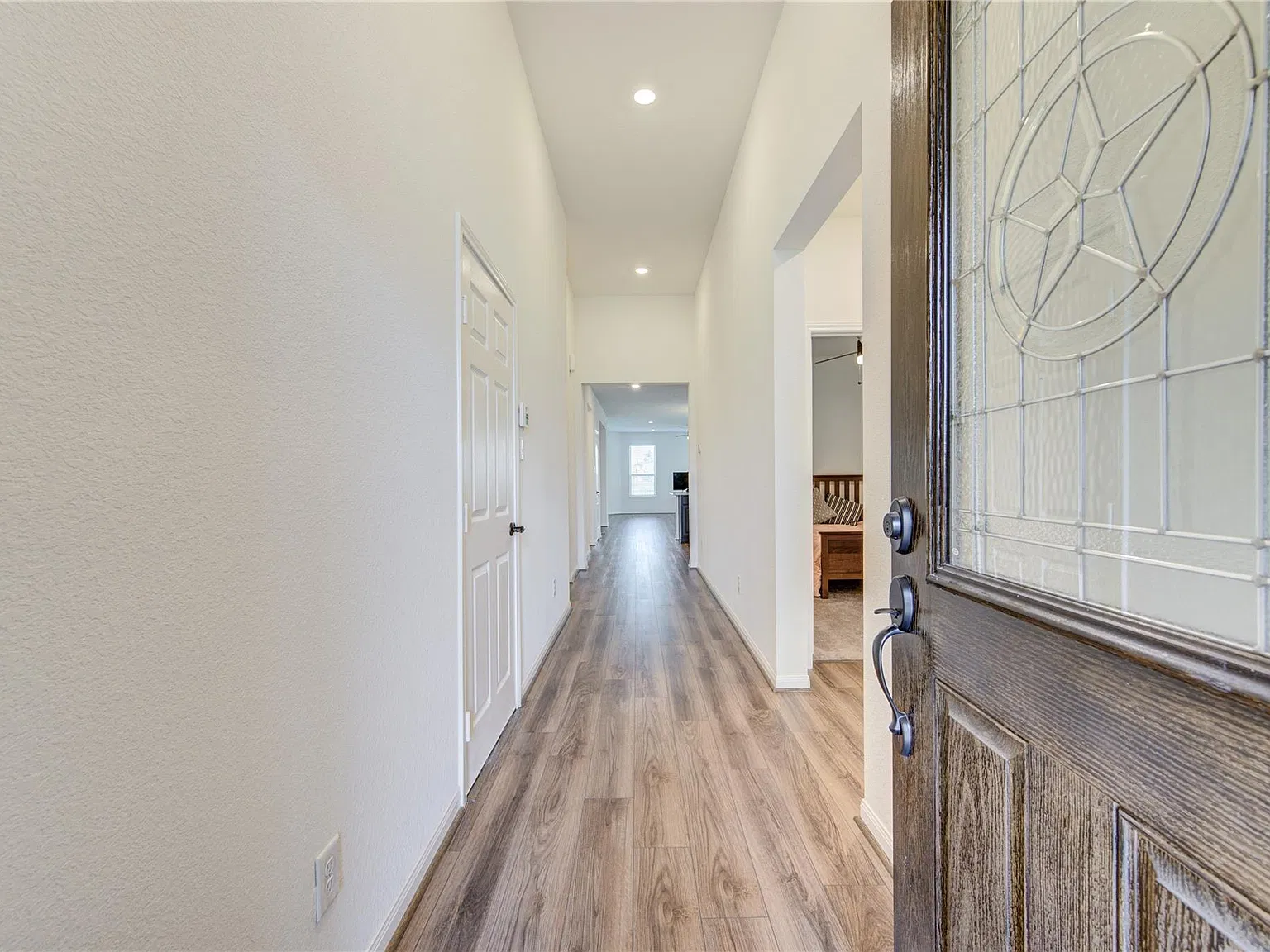 3 bed, 2.0 bath, 1999 sqft, $2,200 — Photo 4