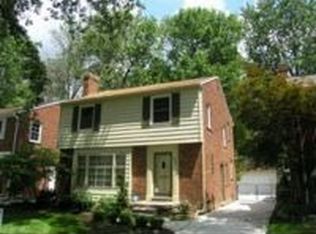 1846 Severn Rd, Grosse Pointe Woods, MI 48236