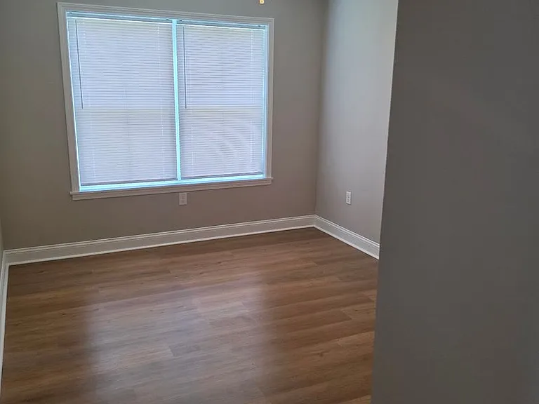 302 Thomas St — Photo 16