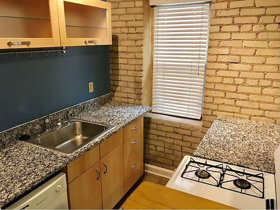 5th image of 606 E 15th St APT 22