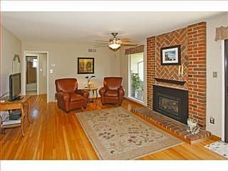 4th image of 1198 Emerson Ave