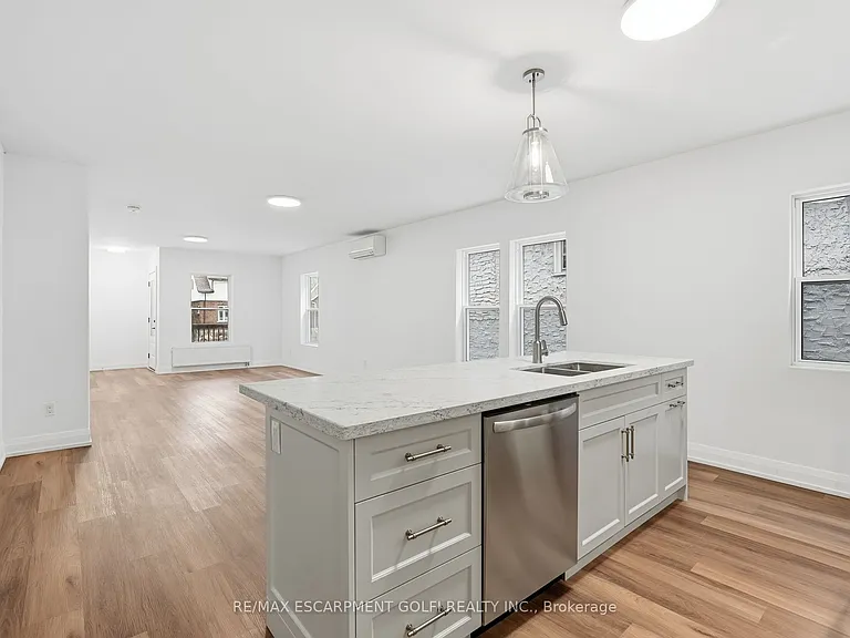 4876 Simcoe St #1 — Photo 7
