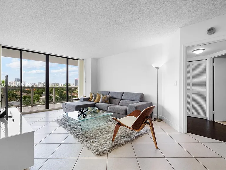 3598 Yacht Club Dr #601 — Photo 3