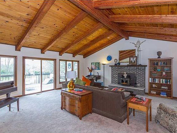 2nd image of 11442 Creekwood Cir
