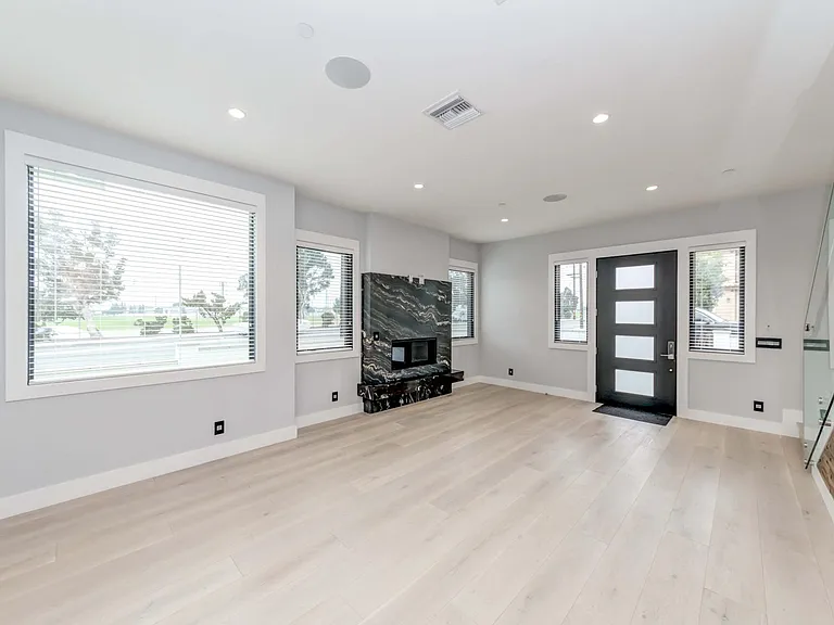 18538 Amie Ave — Photo 30