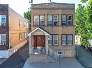 195 Cedar St, Cliffside Park, NJ 07010