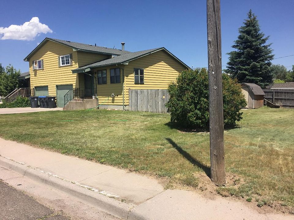 2nd image of 3915 Grove Dr