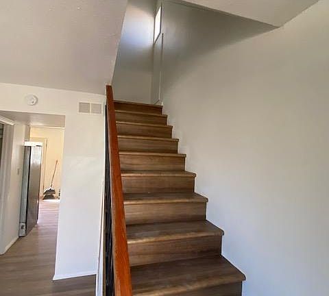 2nd image of 719 W Aspen Ave